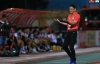 VIDEO: HLV Kiatisak tạo nên sức hút đặc biệt tại sân Hàng Đẫy