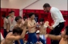 VIDEO: HLV Thái Lan nhảy lên bàn ăn mừng như vô địch khi hòa U19 Việt Nam