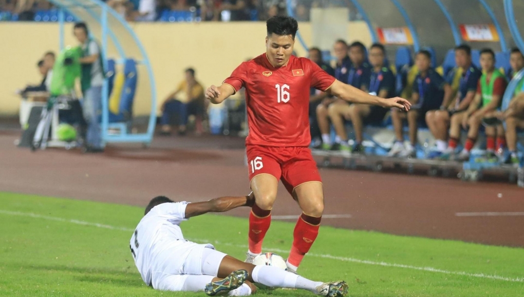 NÓNG: Hậu vệ phải số 1 ĐT Việt Nam tạo thương vụ bom tấn