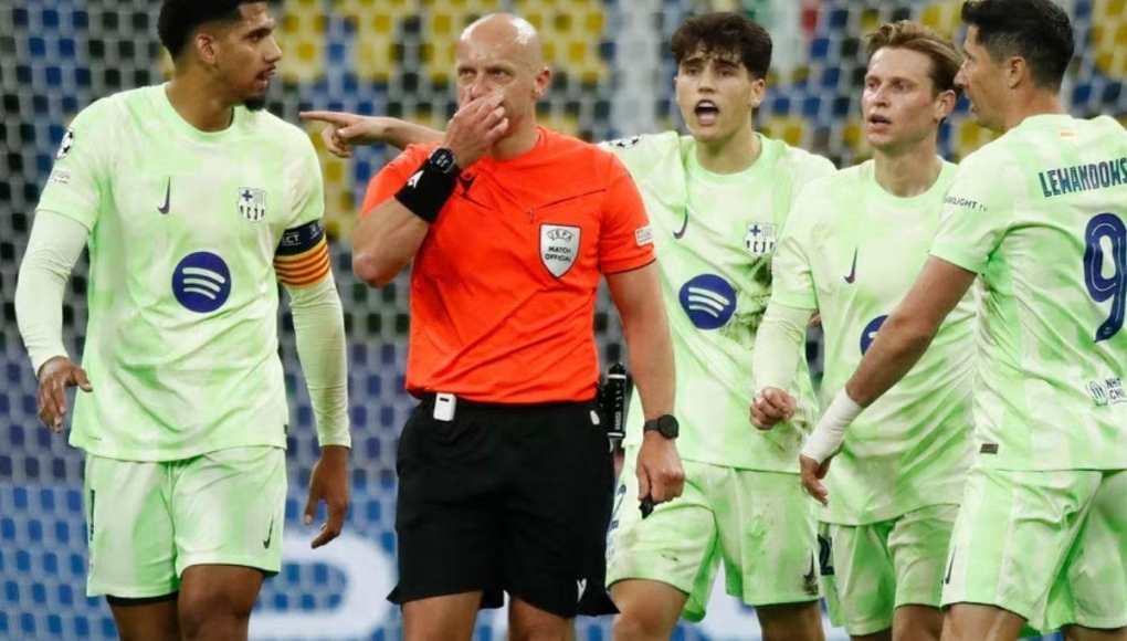 CĐV Barca phẫn nộ với quyết định của trọng tài
