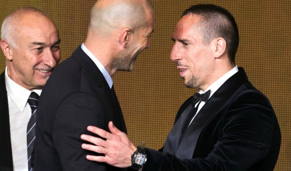 Zidane cập bến 'ông kẹ' châu Âu, xác nhận luôn trợ lý số 1?