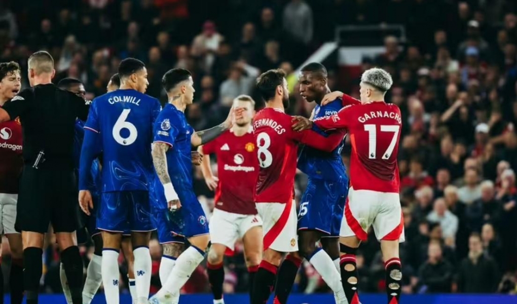 Man Utd bị FA phạt nặng tại Ngoại hạng Anh