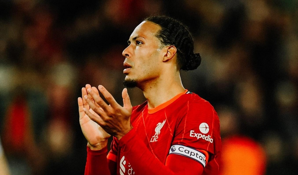 Van Dijk được người Tottenham 'chiêu mộ' ngay trong đường hầm