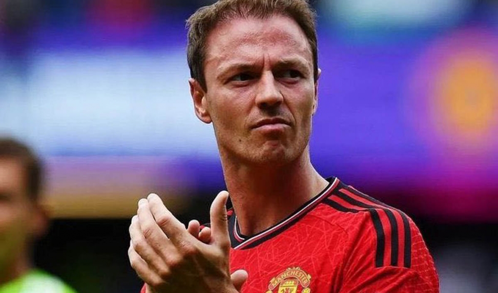 Jonny Evans được ủng hộ dẫn dắt MU thay Amorim