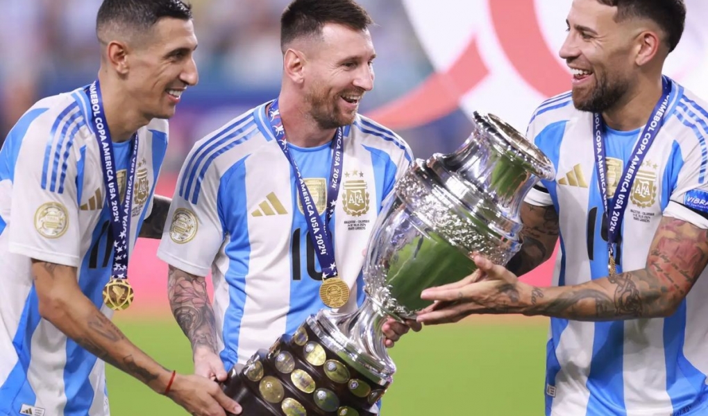 HLV Scaloni chỉ 2 tuyển thủ Argentina độc nhất vô nhị: Messi và ai?