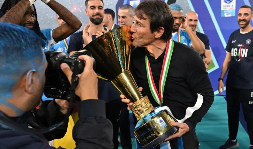 Conte có thể tạo hiệu ứng domino ghế huấn luyện ở Serie A