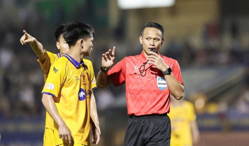 Danh tính trọng tài ngoại bắt trận play-off siêu kinh điển Đà Nẵng vs Bình Phước