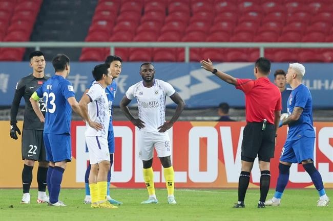 Cầu thủ Hà Nội FC nói gì sau án phạt của LĐBĐ châu Á?