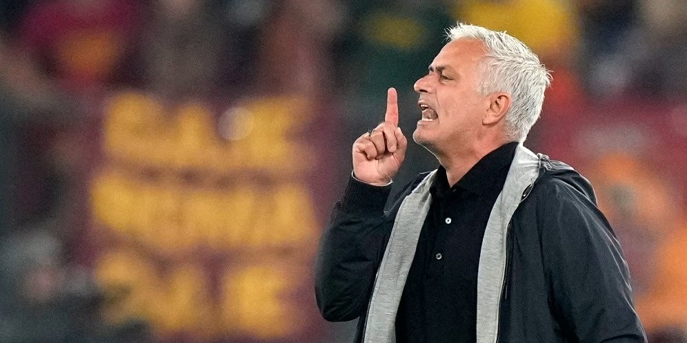 AS Roma vào tứ kết C2: Mourinho lượm 'trái ngọt' từ thuật Đắc nhân tâm