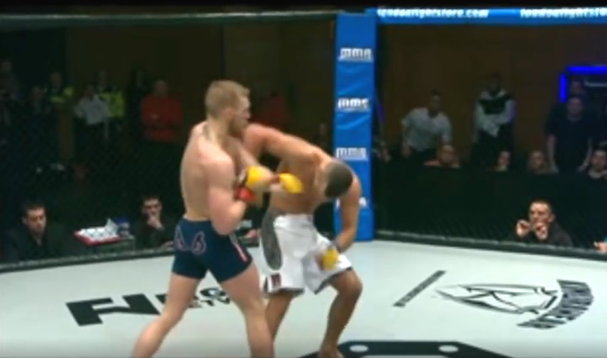 VIDEO: Né đòn thần tốc, McGregor đấm móc như điện tiễn đối thủ vào cơn mê