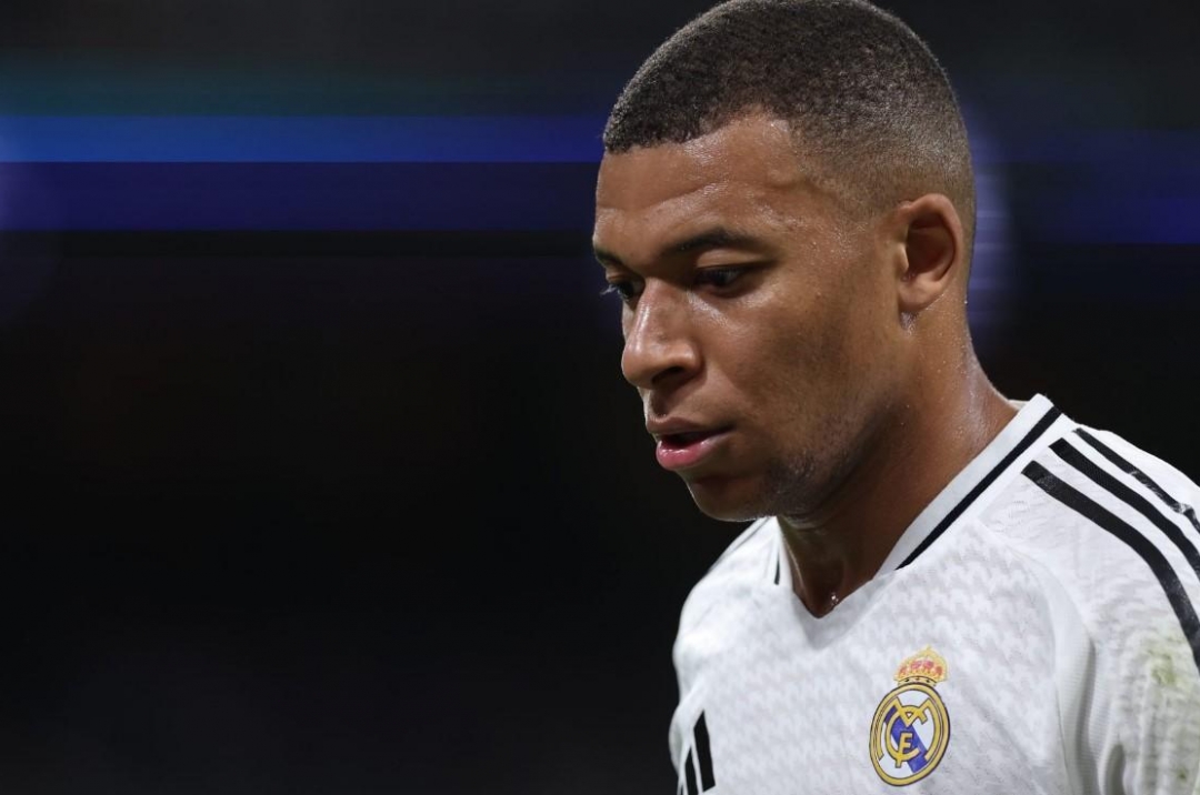 Mbappe 'hục hặc' Ancelotti, không hạnh phúc ở Real Madrid