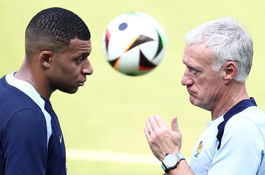 Tuyển Pháp dậy sóng, Deschamps tính 'tước băng' đội trưởng Mbappe