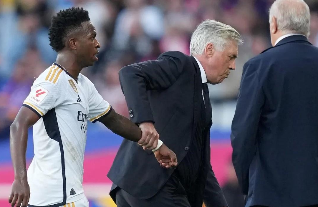 Ancelotti đứng trước 'ngã ba đường' vì Vinicius