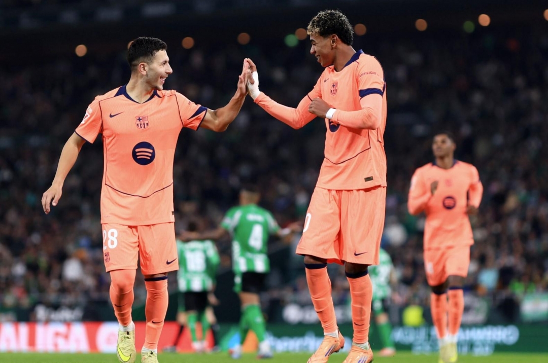 Ferran Torres lập hattrick, Barcelona hạ Betis chễm chệ ngôi đầu La Liga