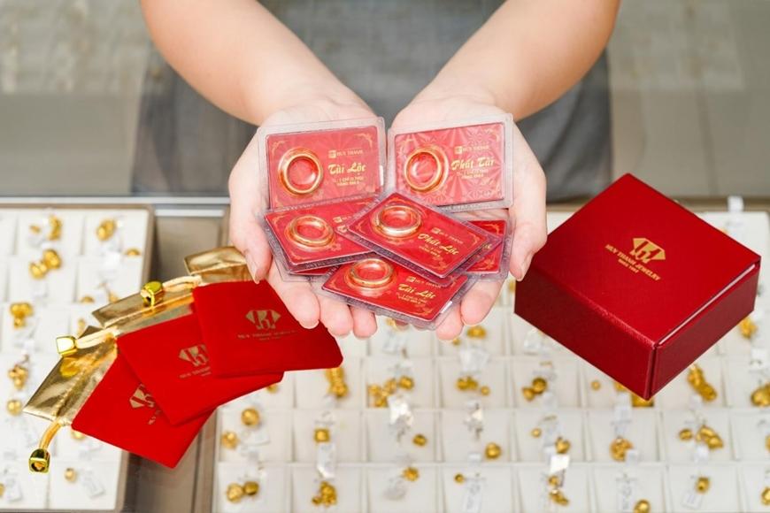 Giá vàng hôm nay trưa 1/5: SJC, DOJI có 'biến'