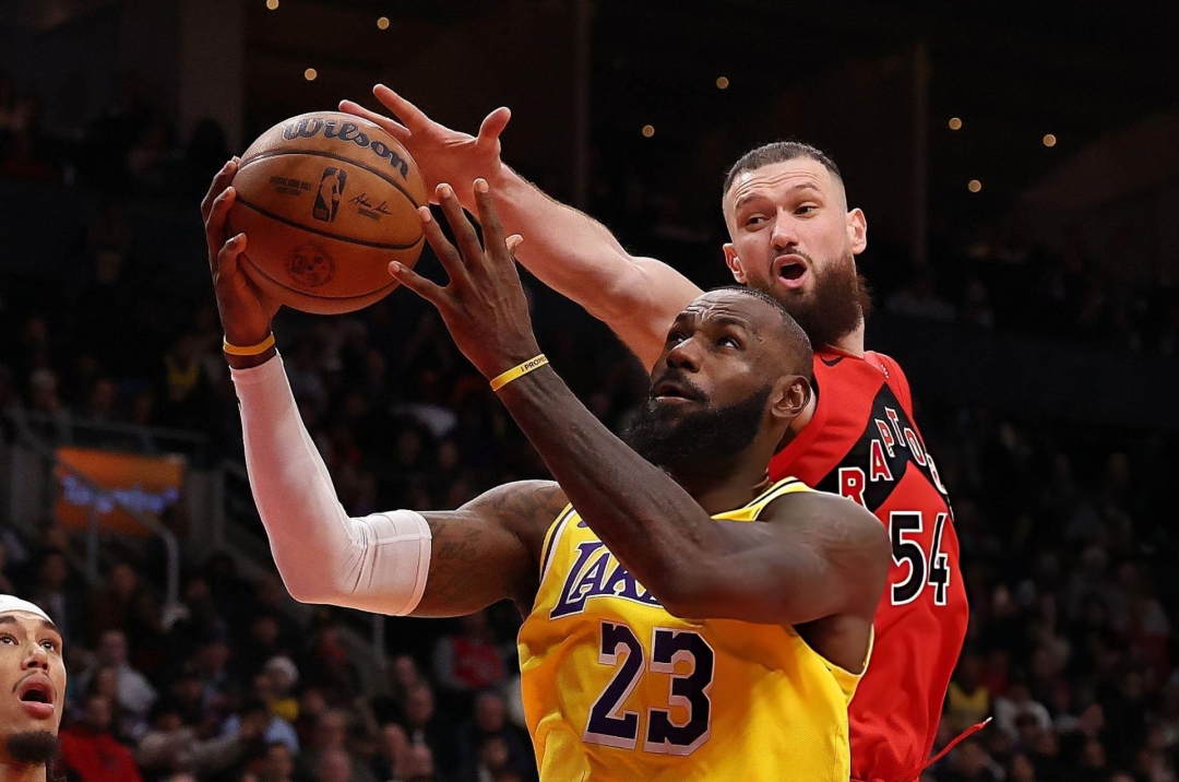 LeBron James lần đầu ghi dưới 10 điểm/trận kể từ năm 2007