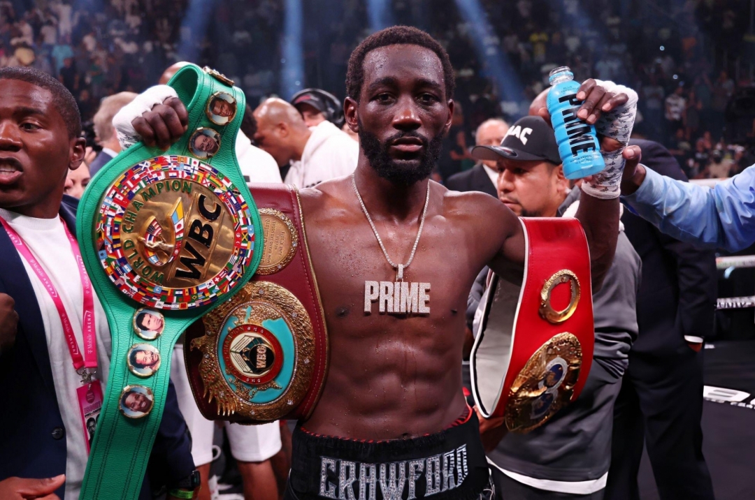 Nhà vô địch quyền Anh thế giới đột ngột tuyên bố giải nghệ