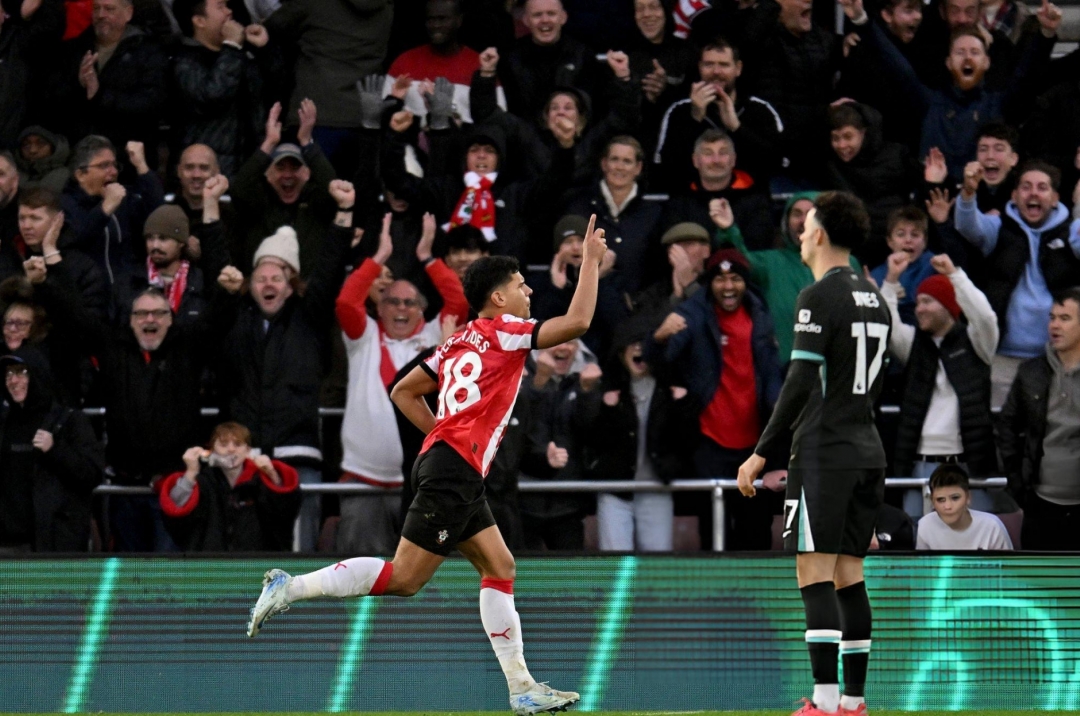 Trực tiếp Liverpool 2-2 Southampton: Ăn miếng trả miếng