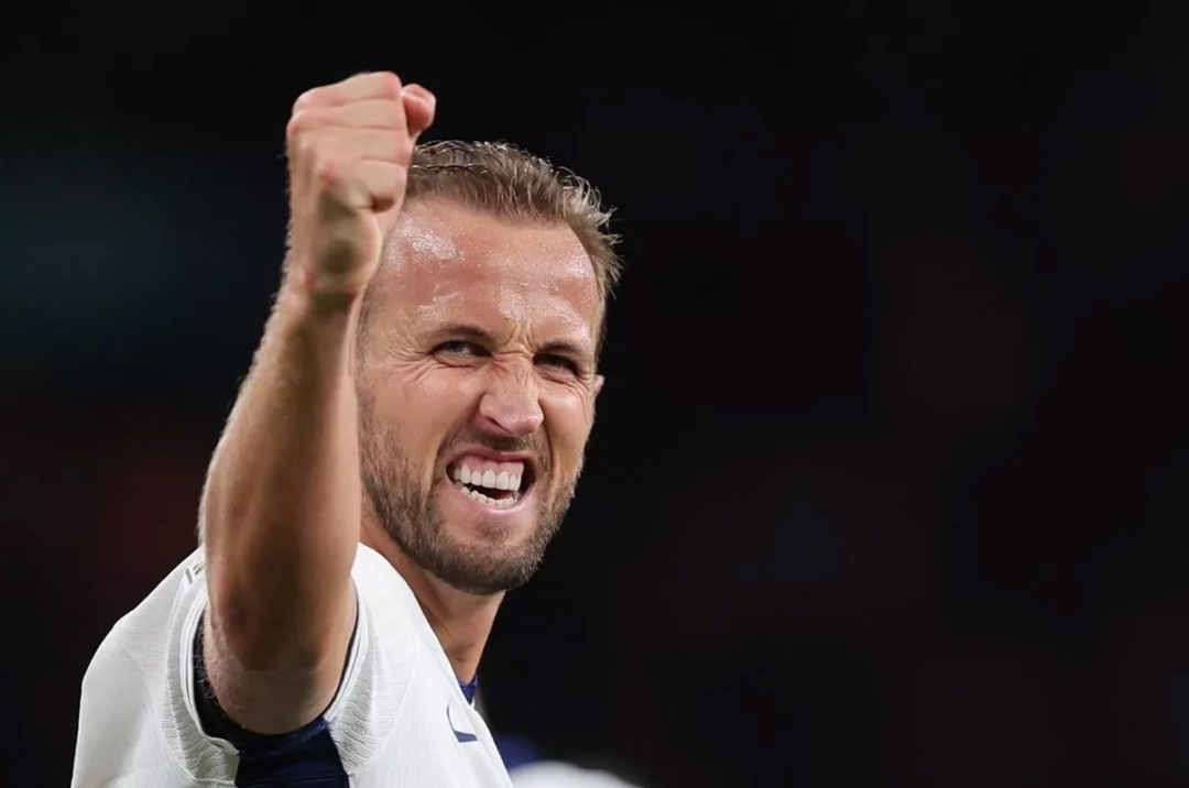 Harry Kane cán mốc lịch sử với cú đúp trên tuyển Anh