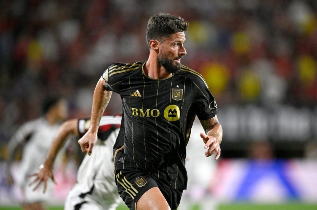 Olivier Giroud chính thức trở lại Ligue 1