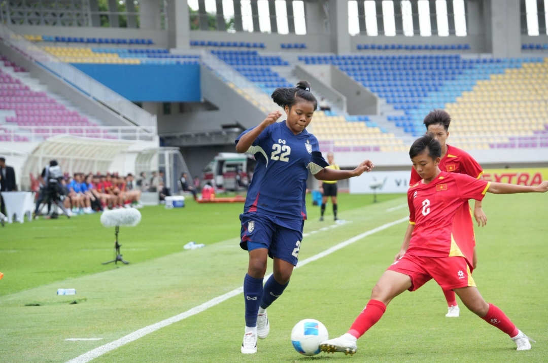 Southeast Asian fans collectively reacted when Vietnam suffered a heavy defeat against Thailand.