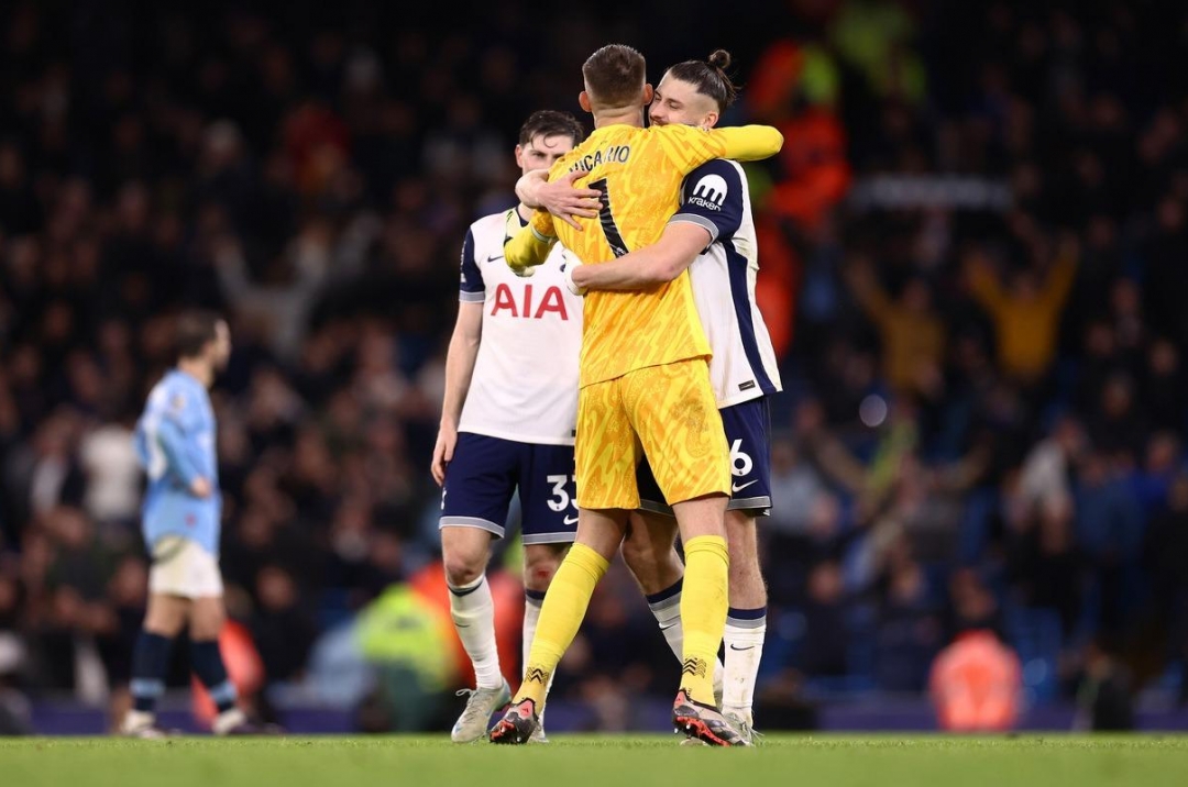 Sao Tottenham gãy mắt cá chân vẫn chơi 60 phút trước Man City