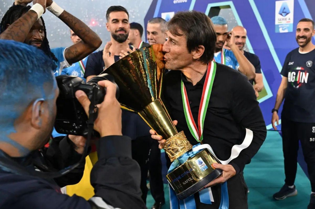 Conte có thể tạo hiệu ứng domino ghế huấn luyện ở Serie A