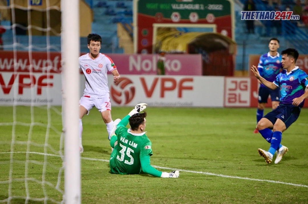 VIDEO: Đặng Văn Lâm cứu thua khó tin cho Bình Định FC