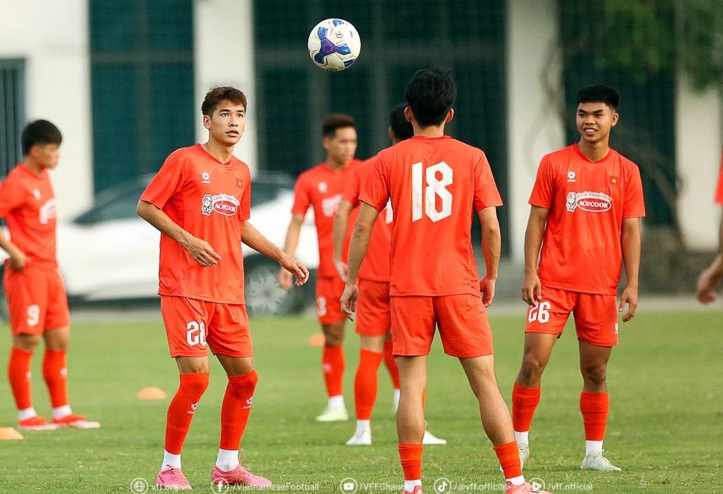 HLV Kim Sang Sik tìm ra tiền vệ chất lượng cho U22 Việt Nam ở SEA Games