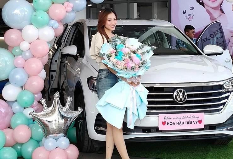 MPV hạng sang Volkswagen Viloran mới tậu của Hoa hậu Tiểu Vy có gì đặc biệt?