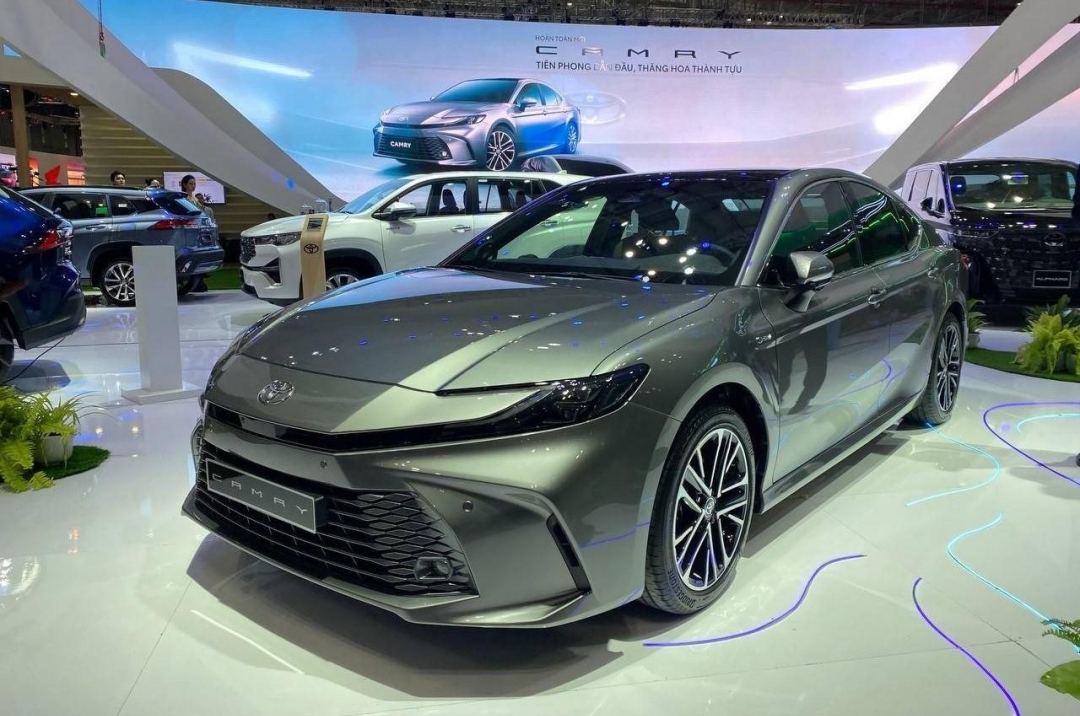 Toyota Camry 2025 ra mắt Việt Nam: Có 2 bản hybrid, giá dự kiến từ 1,22 tỷ đồng