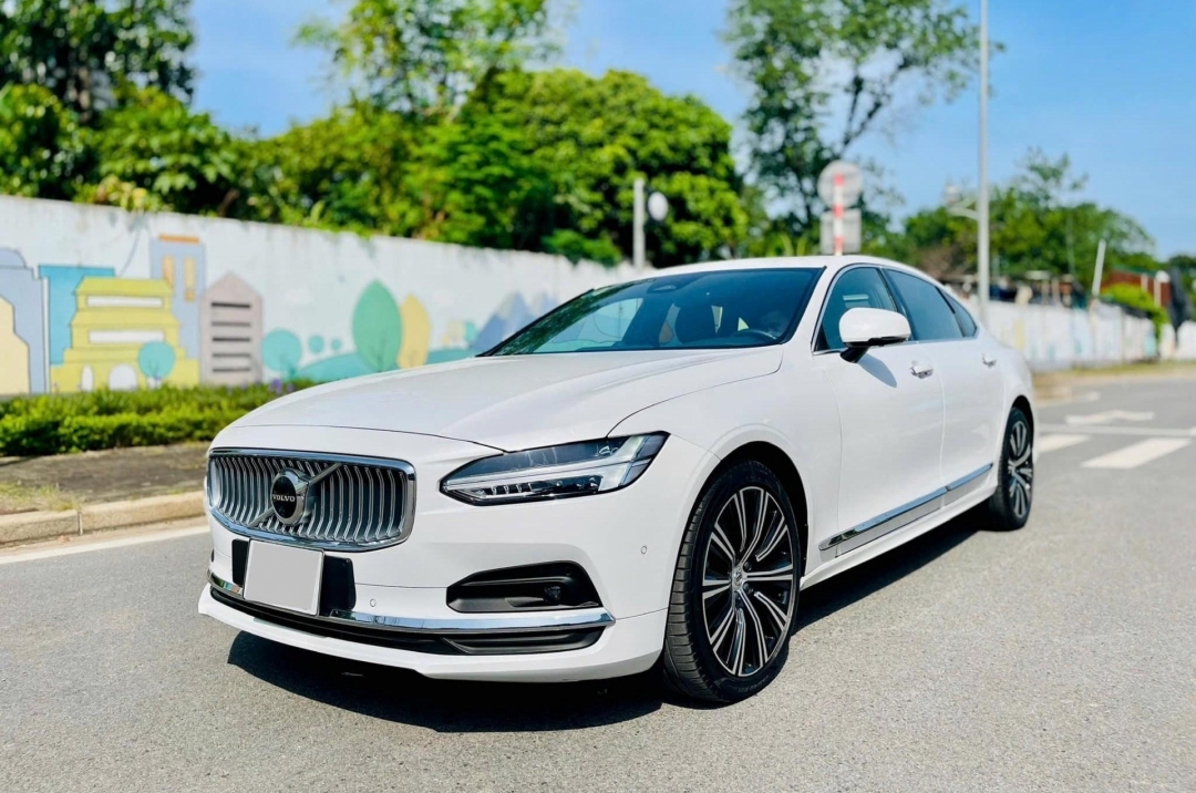 Ngỡ ngàng giá bán lại của xe sang Volvo S90 LWB 2022 sau 2 năm lăn bánh