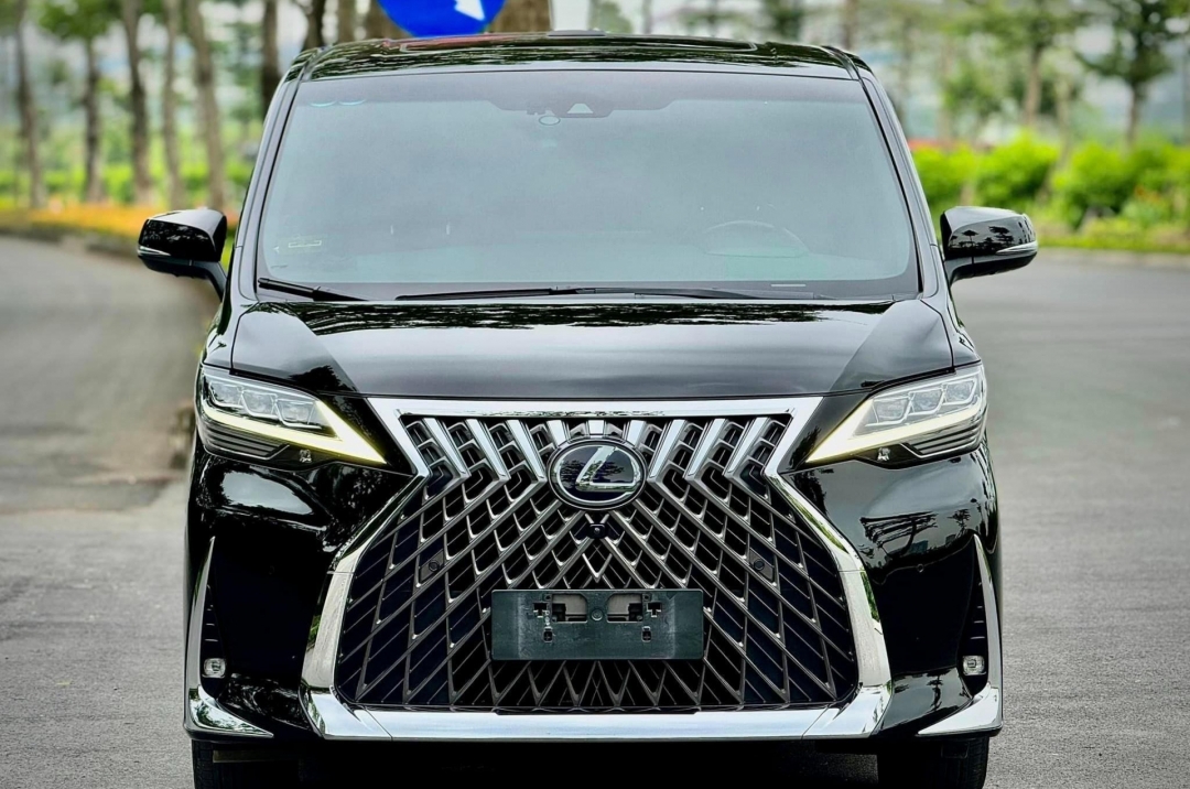 Sau 4 năm sử dụng, Lexus LM 300h 2020 lên sàn xe cũ với giá ngỡ ngàng