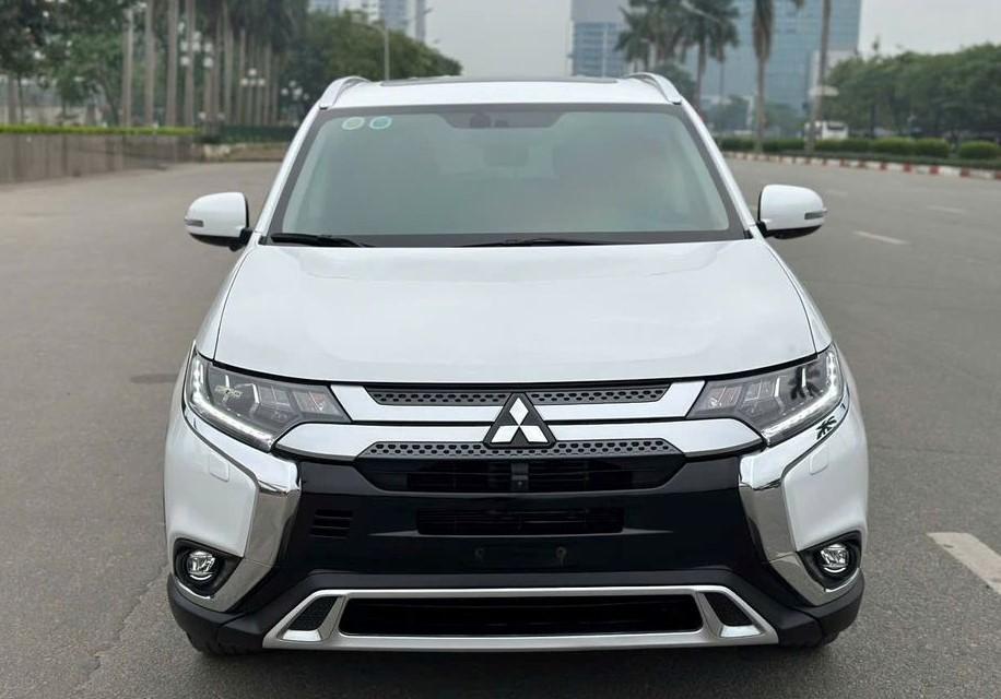 Bất ngờ giá bán lại của Mitsubishi Outlander 2020 sau 4 năm lăn bánh