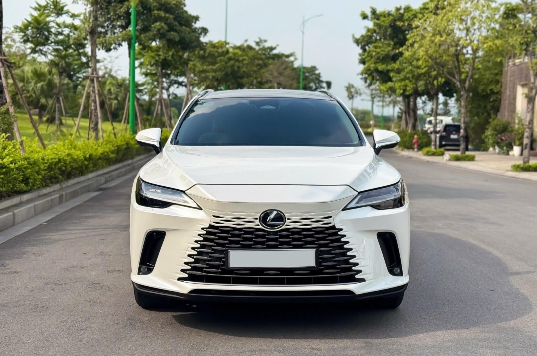 Sau 2 năm sử dụng, xe sang Lexus RX 350 2023 chạy lướt đã vội lên sàn xe cũ