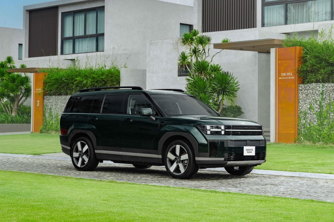 Chi tiết Hyundai Santa Fe Hybrid vừa ra mắt Việt Nam: Giá 1,369 tỷ đồng, trang bị ngang cấu hình giữa của bản xăng