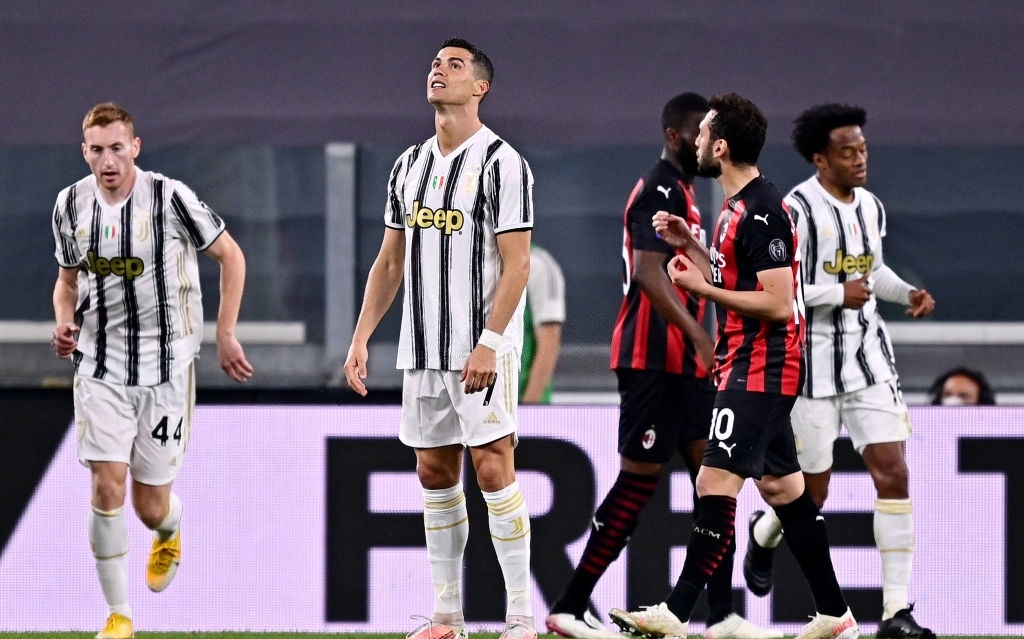 Ronaldo 'tàng hình', Milan đá bay Juventus khỏi top 4 Serie A