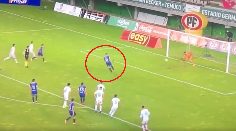VIDEO: Quả penalty 'quê' nhất thế giới, tồi tệ hơn cả Aguero