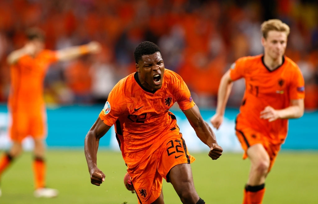 'Cơn lốc màu da cam' thắng kinh điển trận mở màn Euro 2021