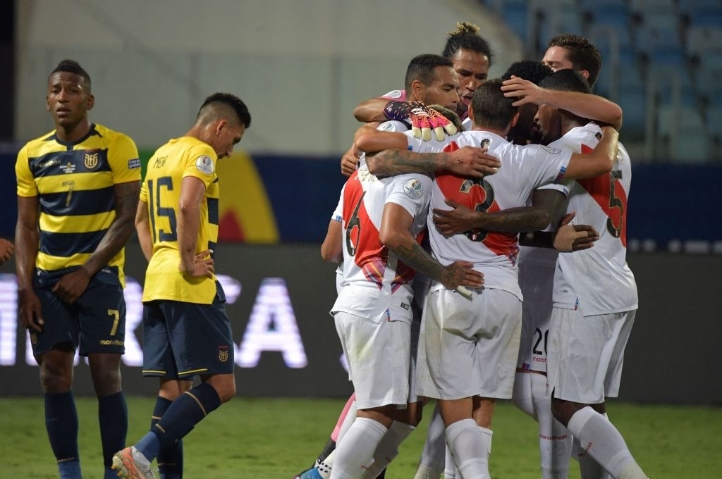 Peru chia điểm với Ecuador trong cơn mưa bàn thắng