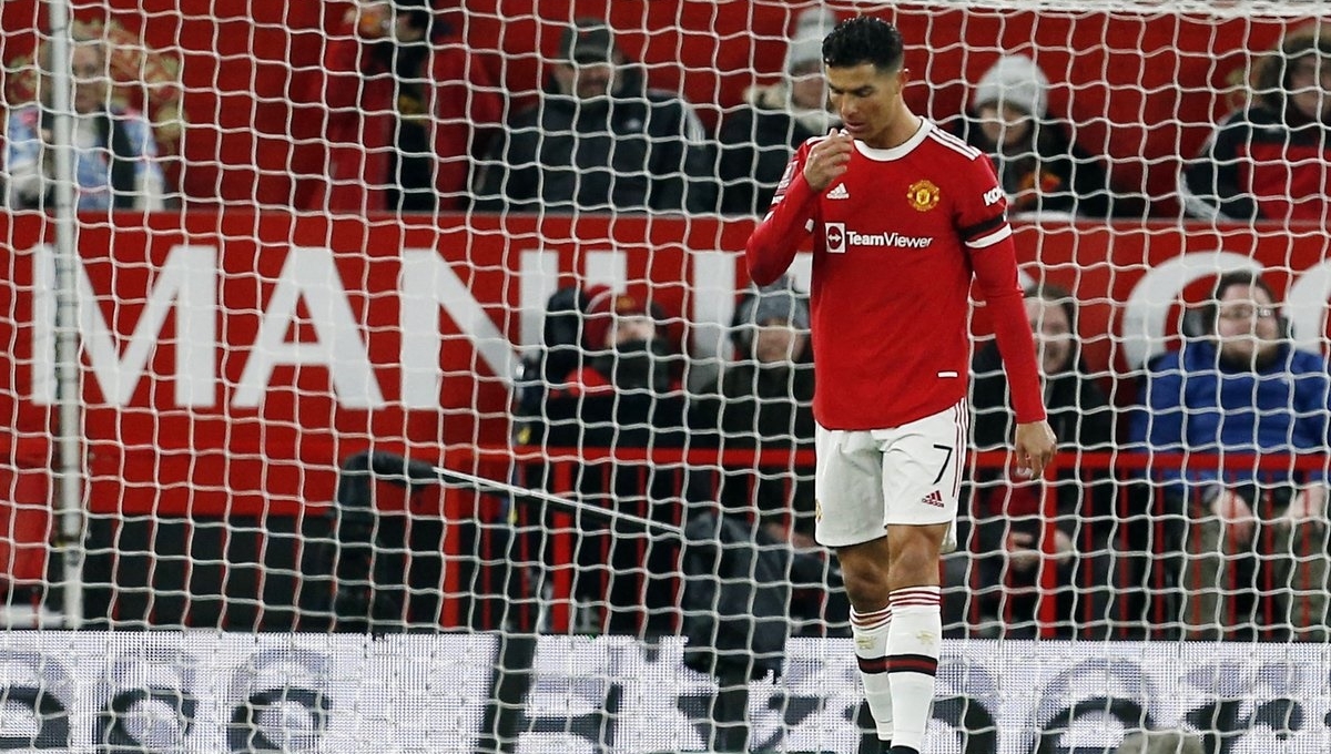 Ronaldo sút hỏng penalty, MU bị đội hạng dưới loại khỏi Cúp FA