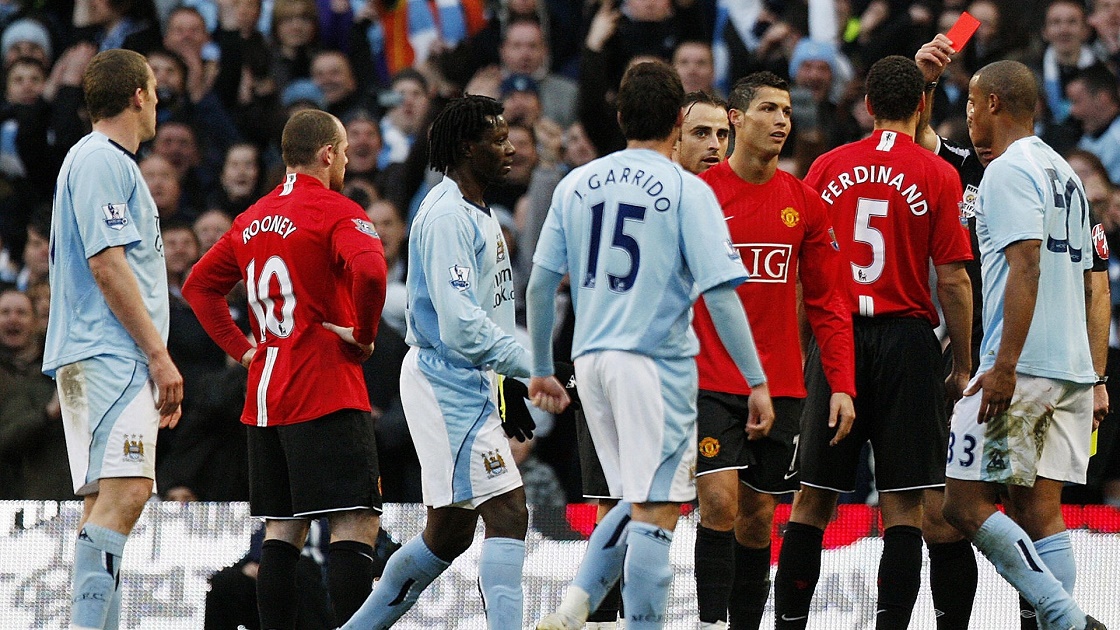 Ronaldo nhận thẻ đỏ trực tiếp, MU thảm bại trước Man City năm 2006