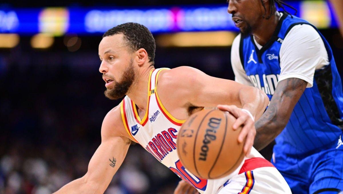 'Bếp trưởng' Curry ghi 56 điểm vào rổ Orlando Magic, chính thức vượt mặt huyền thoại NBA