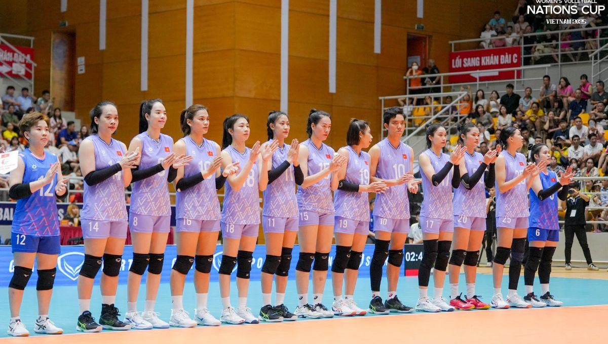 Bóng chuyền nữ Việt Nam chốt danh sách dự VTV Cup 2025: 'Cánh chim lạ' xuất hiện