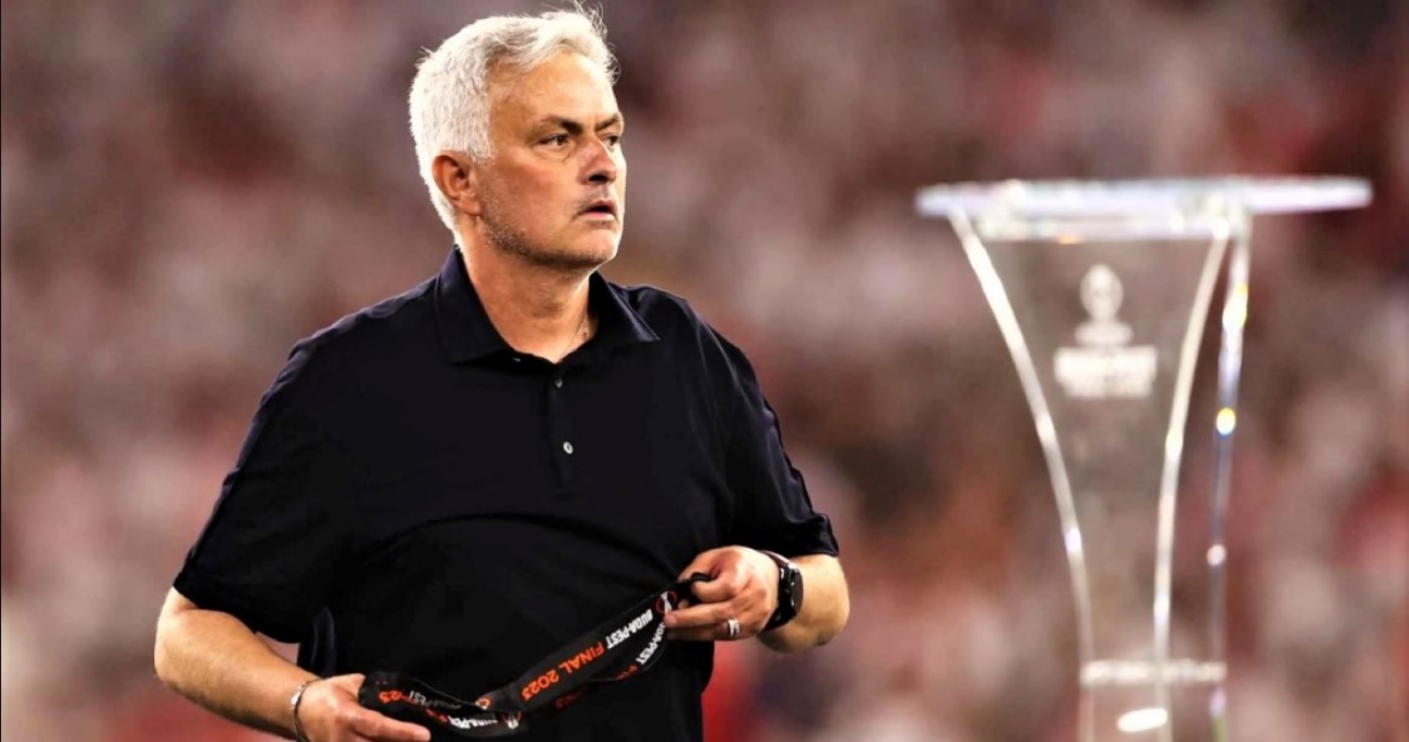 CHÍNH THỨC: HLV Mourinho nhận án phạt nặng từ UEFA sau chung kết C2