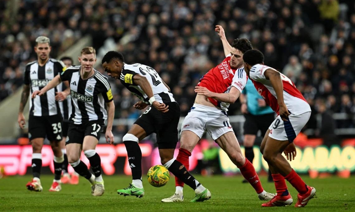 Trực tiếp Arsenal 0-0 Newcastle: Đôi công rực lửa