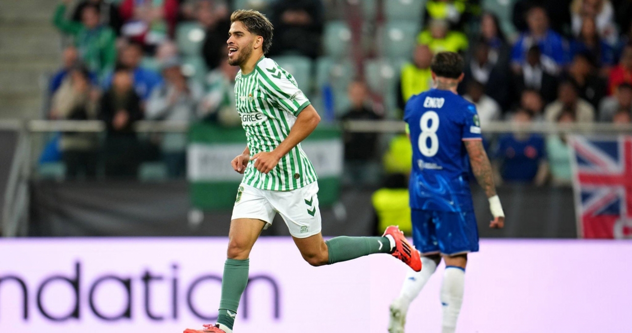 Ngược dòng trước Betis, Chelsea lên ngôi vô địch Conference League