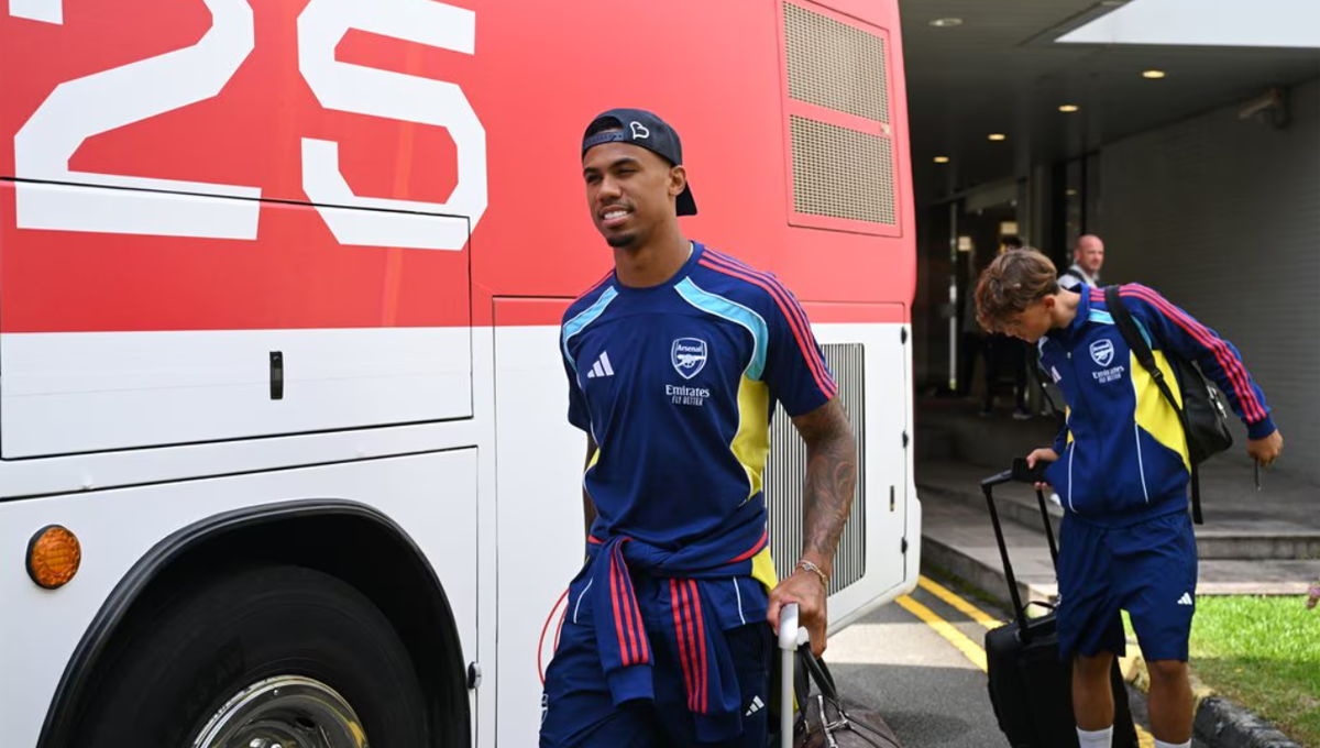 Arsenal gặp 'sự cố' đầu tiên tại châu Á