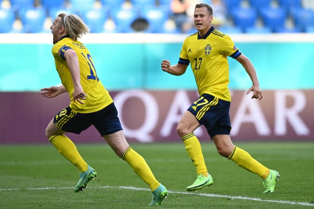 Siêu sao tỏa sáng, Thụy Điển nghẹt thở đánh bại Slovakia