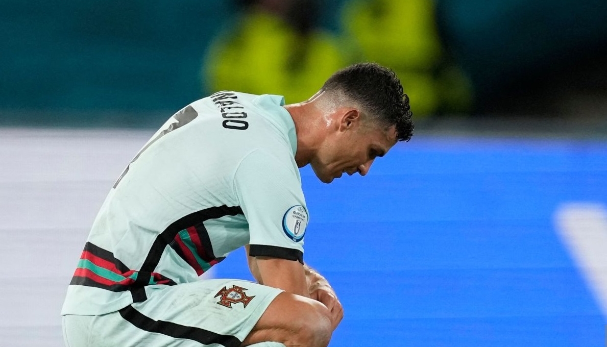 Ronaldo lặng người khi Bồ Đào Nha dừng chân ở Euro 2021